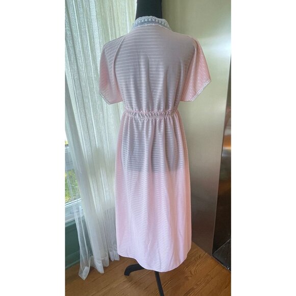 Vintage 80s night dress, pink short batwing sleeves nightgown, deep V neckline - Picture 4 of 8